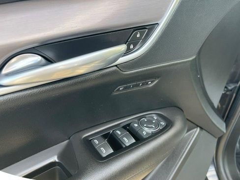 Used 2018 Cadillac XT5 Luxury w/ Driver Awareness Package FWD image 12