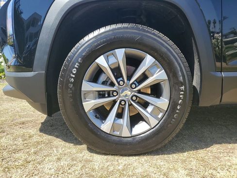 Used 2025 Chevrolet Equinox LT w/ Safety and Technology Package image 6