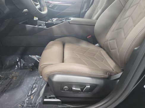 Used 2026 BMW 530i w/ Convenience Package RWD image 24