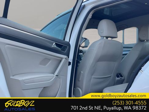 Used 2017 Volkswagen Golf SE image 12