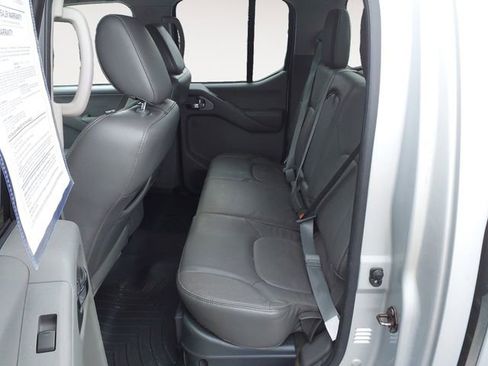 Used 2013 Nissan Frontier SL w/ Moonroof Pkg AWD/4WD image 13