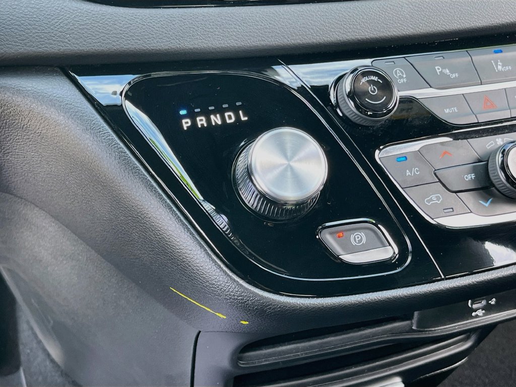 Used 2026 Chrysler Pacifica Select FWD image 16