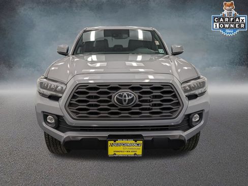 Used 2021 Toyota Tacoma TRD Off-Road w/ TRD Premium Off Road Package AWD/4WD image 2