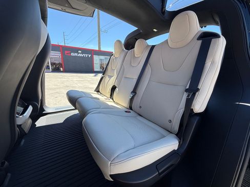Used 2024 Tesla Model X image 12