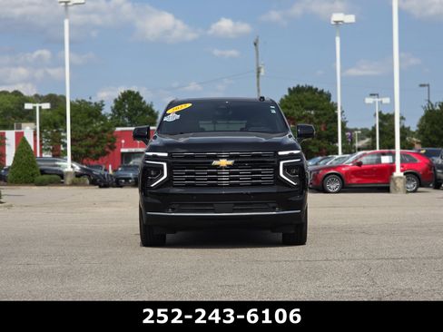Used 2025 Chevrolet Suburban High Country AWD/4WD image 2