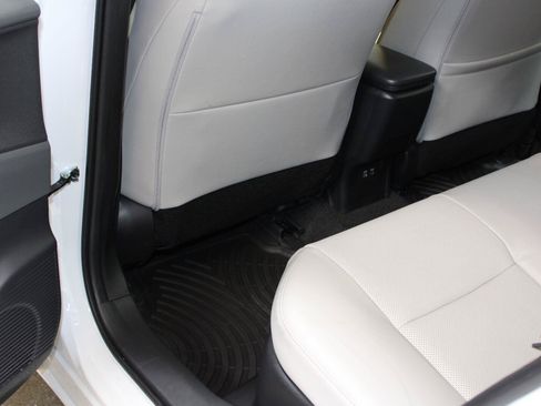 Used 2024 Toyota Prius XLE FWD image 44