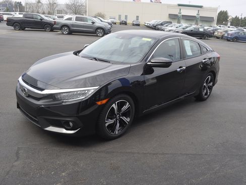 Used 2017 Honda Civic Touring image 3