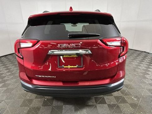 Used 2023 GMC Terrain SLE w/ Driver Convenience Package FWD image 3