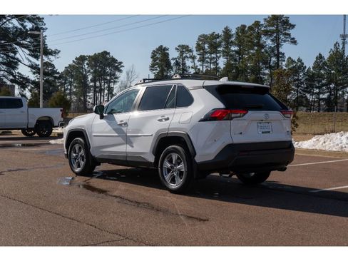 Used 2025 Toyota RAV4 XLE image 7