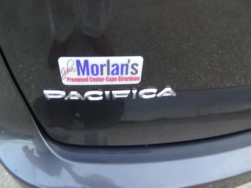 Used 2020 Chrysler Pacifica Touring w/ Tire & Wheel Group image 10