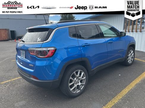 Used 2022 Jeep Compass Latitude w/ Sun and Sound Group AWD/4WD image 9