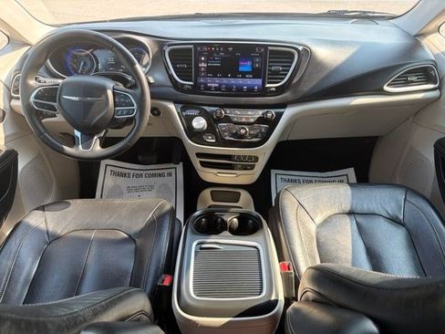 Used 2022 Chrysler Pacifica Touring-L FWD image 23