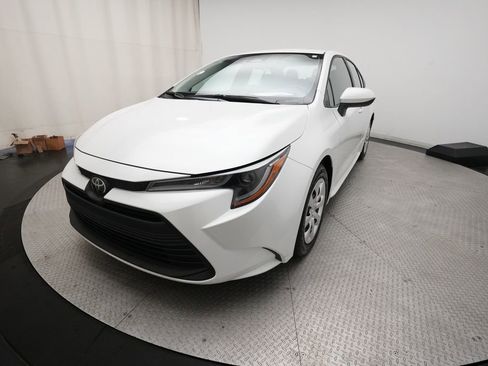 Used 2025 Toyota Corolla LE FWD image 12