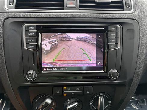 Used 2016 Volkswagen Jetta SE FWD image 10