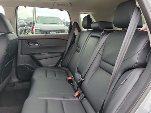 Used 2023 Nissan Rogue SV w/ SV Premium B Package FWD image 12