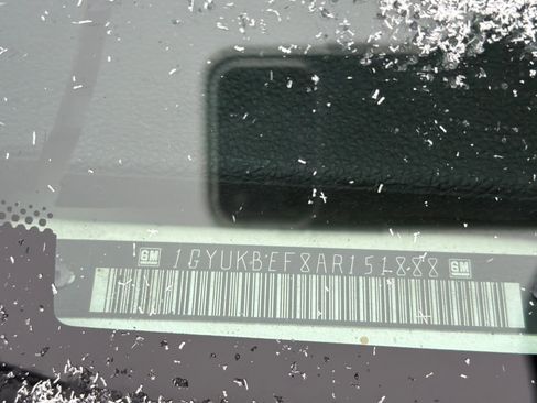 Used 2010 Cadillac Escalade Luxury image 3