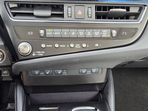 Used 2025 Lexus ES 300h w/ Premium Package image 24