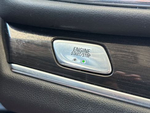 Used 2018 Buick Enclave Essence AWD/4WD image 27
