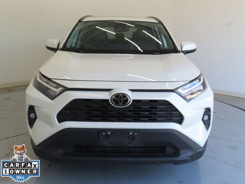 Used 2022 Toyota RAV4 XLE Premium image 10