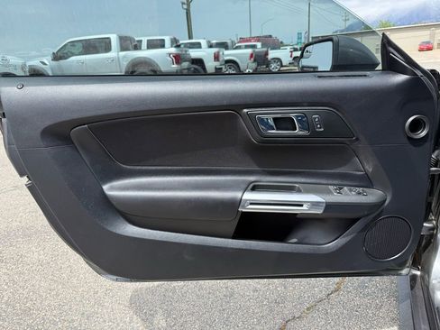 Used 2017 Ford Mustang GT RWD image 11