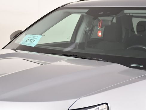 Used 2023 Ford Explorer XLT image 12