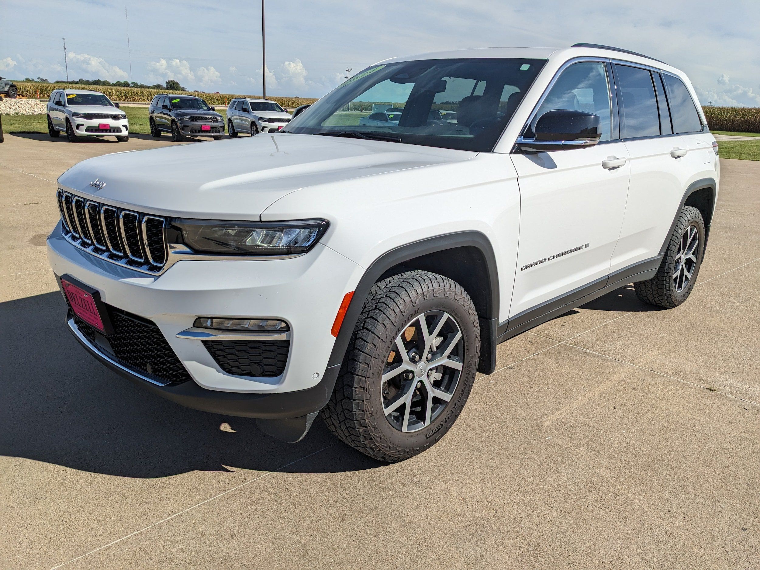Used 2024 Jeep Grand Cherokee Limited w/ Luxury Tech Group II AWD/4WD image 4