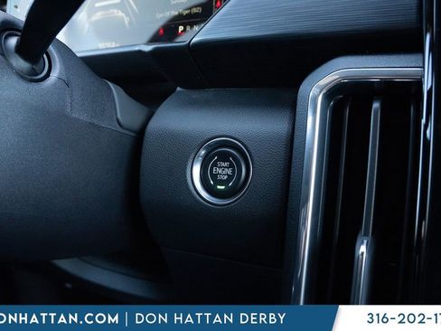 Used 2025 GMC Acadia Elevation image 13