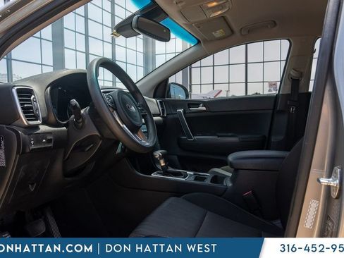Used 2021 Kia Sportage LX FWD image 3