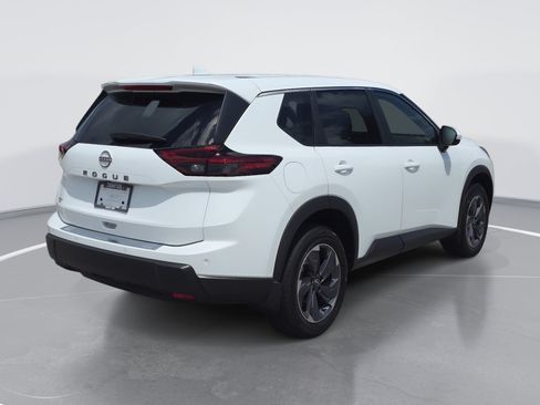 Used 2025 Nissan Rogue SV FWD image 3
