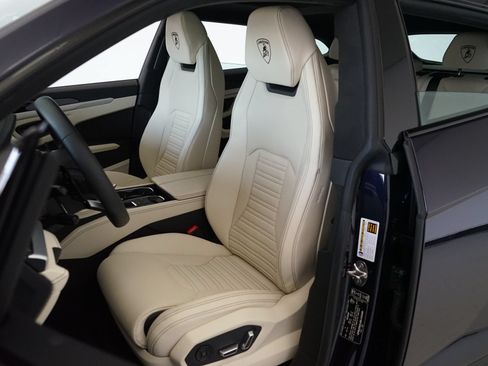 Used 2025 Lamborghini Urus SE AWD/4WD image 3