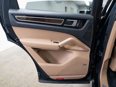 Used 2020 Porsche Cayenne image 20