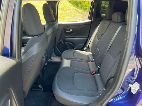 Used 2018 Jeep Renegade Altitude AWD/4WD image 38