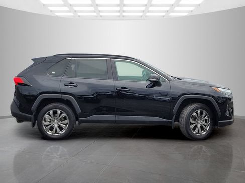 Used 2022 Toyota RAV4 XLE Premium AWD/4WD image 3
