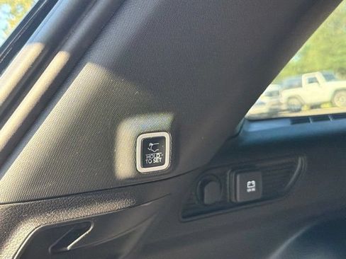 Used 2025 Jeep Grand Cherokee Laredo X w/ Luxury Tech Group I AWD/4WD image 13