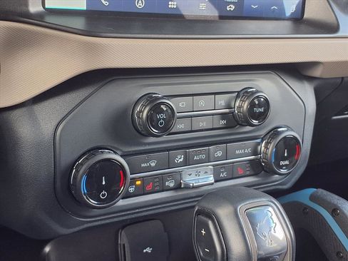 Used 2022 Ford Bronco Wildtrak image 14