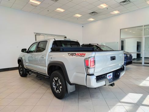 Used 2022 Toyota Tacoma TRD Off-Road w/ TRD Premium Off Road Package AWD/4WD image 4
