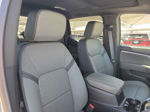 New 2026 Chevrolet Colorado ZR2 w/ Technology Package AWD/4WD image 18