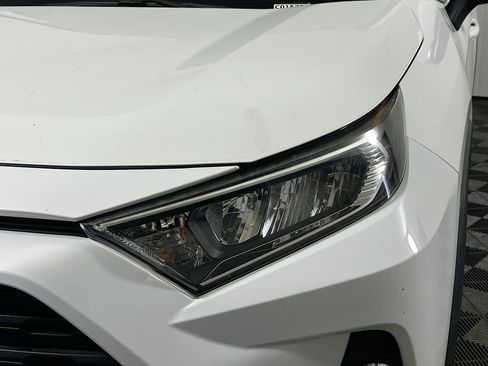 Used 2019 Toyota RAV4 XLE Premium FWD image 11
