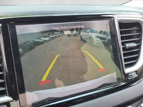 Used 2024 Chrysler Pacifica Touring-L FWD image 10