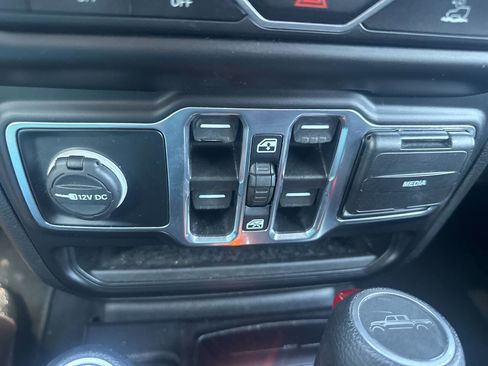 Used 2020 Jeep Gladiator Sport w/ Quick Order Package 24S image 19