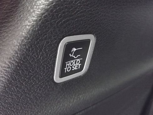 New 2027 Chrysler Pacifica Select w/ Family Tech Group FWD image 17