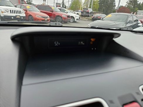 Used 2017 Subaru Crosstrek 2.0i Premium AWD/4WD image 19