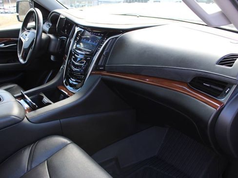 Used 2020 Cadillac Escalade Premium Luxury image 51