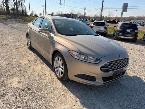 Used 2015 Ford Fusion SE FWD image 7