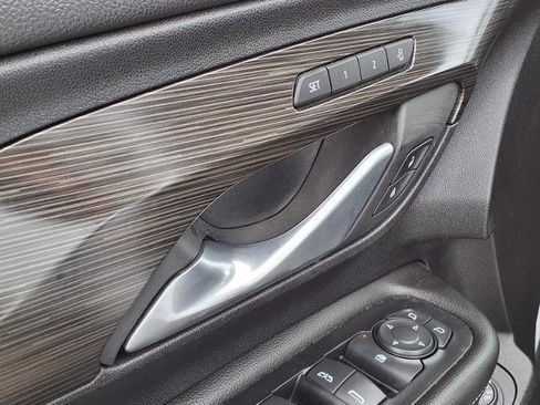 Used 2022 GMC Terrain SLT image 15