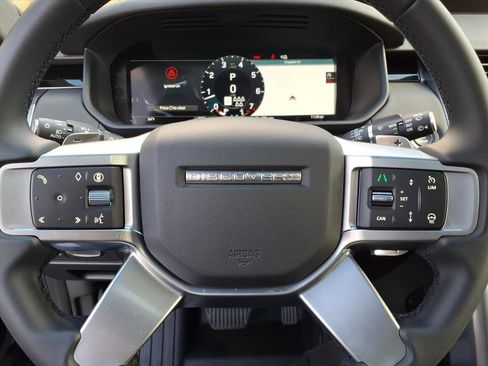 Certified 2025 Land Rover Discovery S image 11