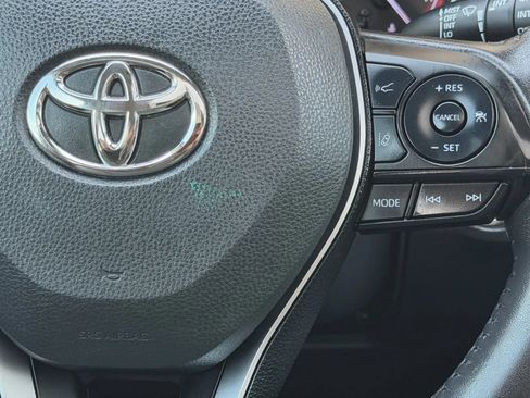 Used 2019 Toyota RAV4 Limited FWD image 31