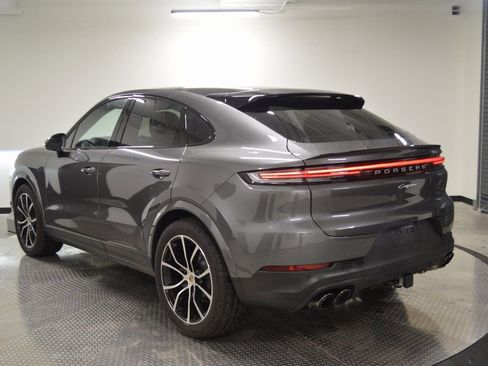 Certified 2025 Porsche Cayenne Coupe image 3