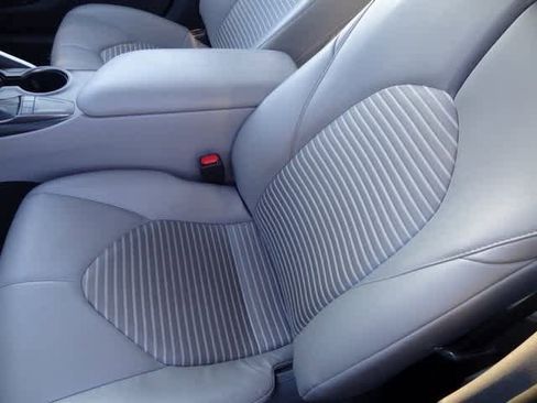 Used 2023 Toyota Camry SE image 8