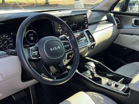 Used 2022 Kia Sorento SX image 2